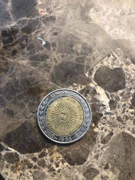 1995 Argentina peso bi-metal coin with mis-strike
