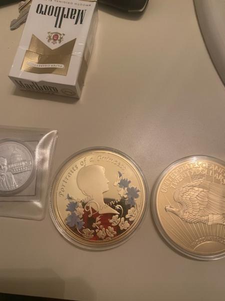 Gold coin