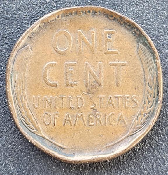 1952 S Wheat penny is this a error?