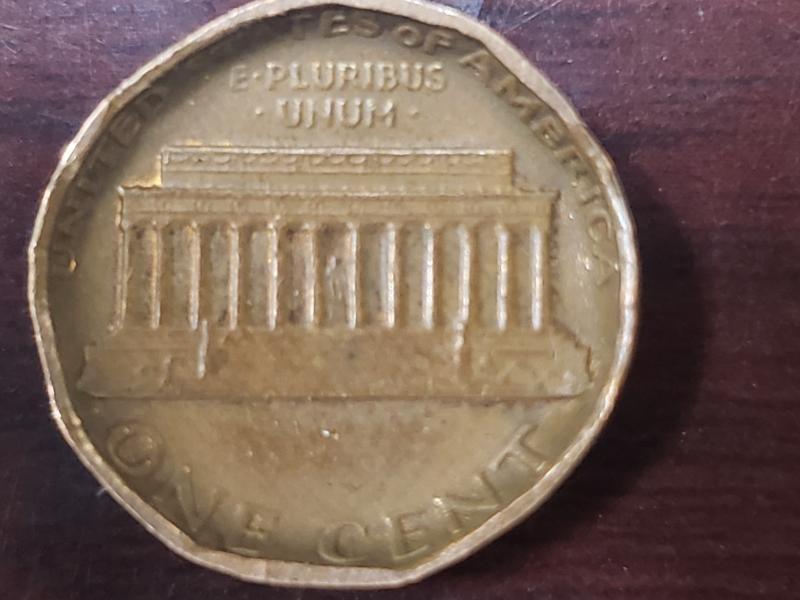 1977 Lincoln Cent, 3.11g, Center coin in 3rd…