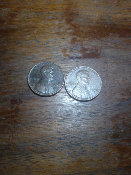 Has no mint look closely 1976 penny the color and&hellip;