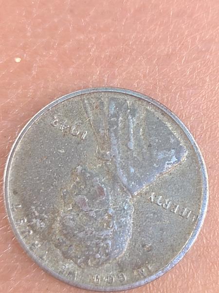 1943 penny but it's looks a little silverish.