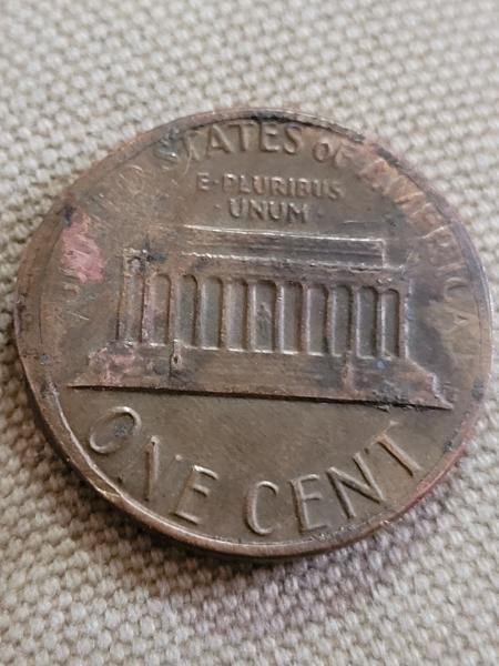 It looks like a1983 dated penny it weighs…