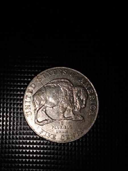 2005 D Nickel, possible arrow going through Buffalo