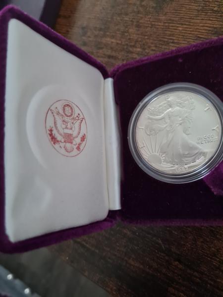 1987 American Eagle (One ounce proof silver bullion coin)