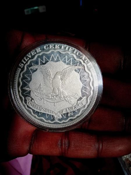 1886 5.00 silver coin with 5.00 bank notes&hellip;