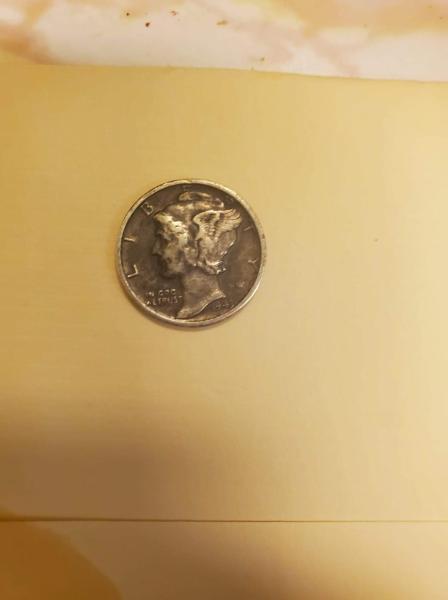 1943 silver "winged" liberty dime. .900 pure silver.&hellip;