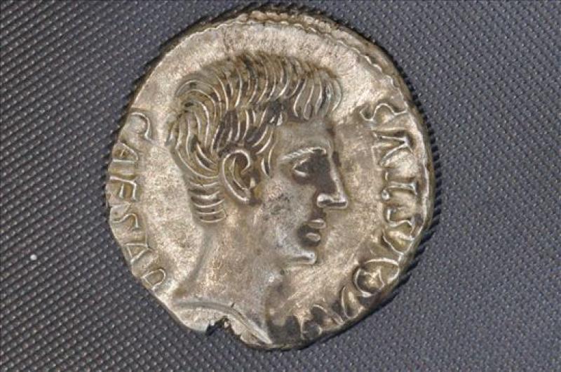 Roman silver coin Augustus Weight: 3.1g