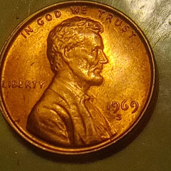 1969- s Lincoln memorial penny. Bright color, few…