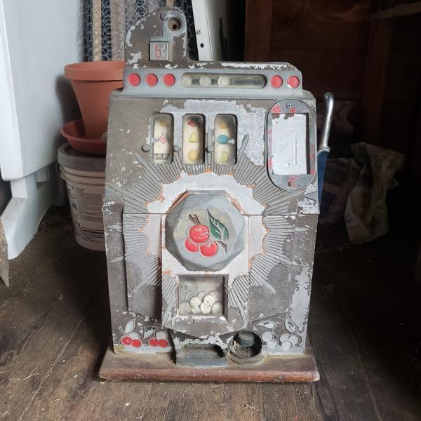 old nickle slot machine