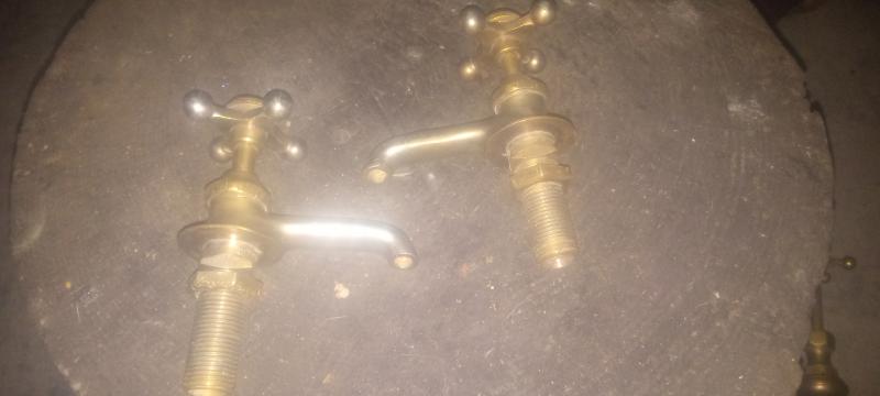 Standing waste drain with Valve