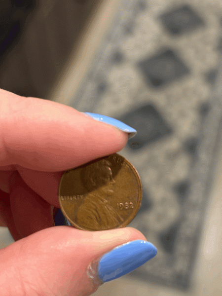 Penny says 1982 no mark above.