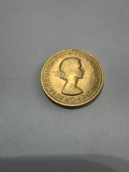 1962 Queen Elizabeth II Gold Pound coin weighing 8 grams.